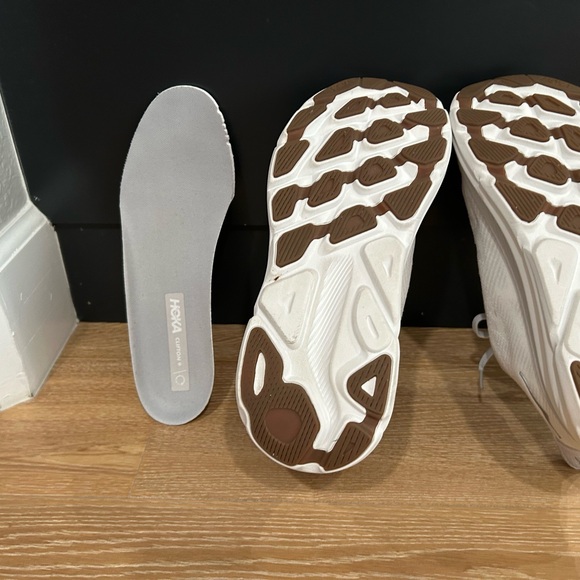 HOKA One One Clifton 9 women’s size 9.5 - Picture 7 of 8